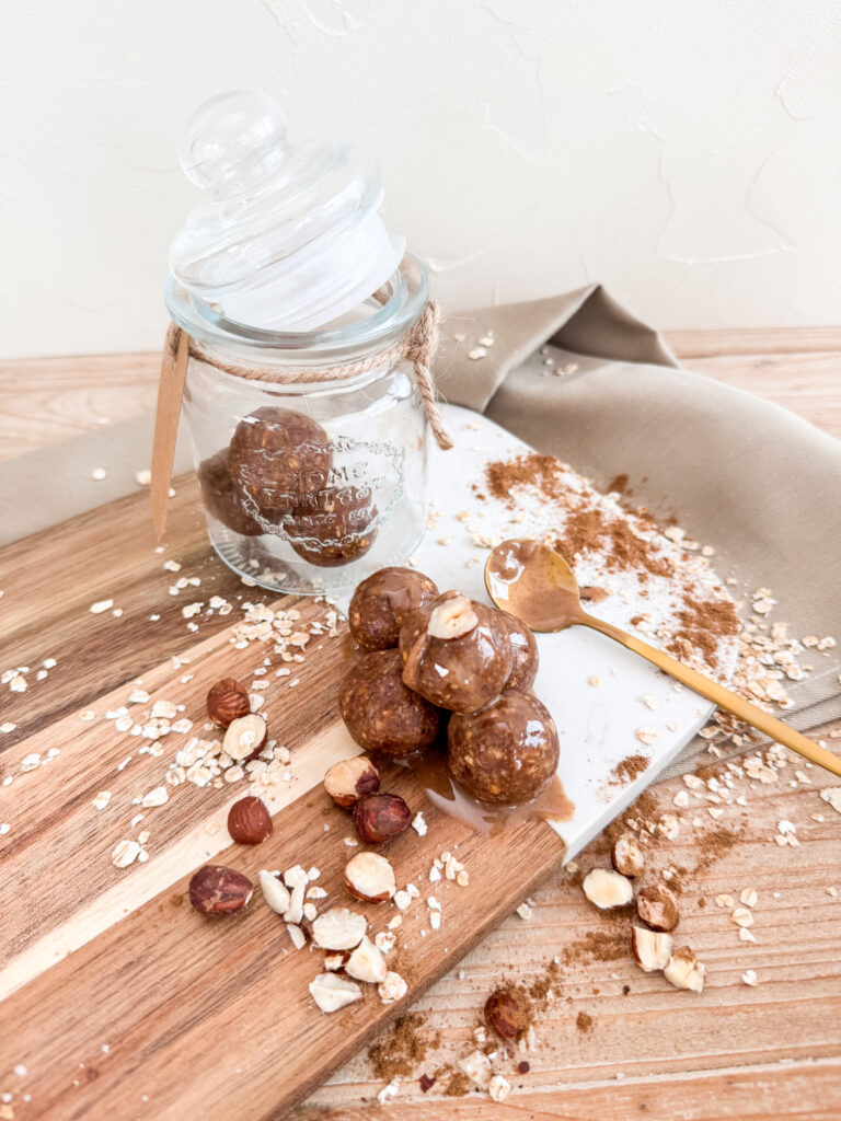 Energy balls selber machen, einfaches Blitz-Rezept in 5 Minuten.