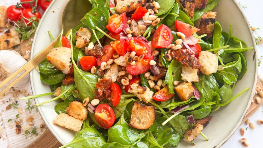 Einfacher Brotsalat, veganes Rezept von foodykani.