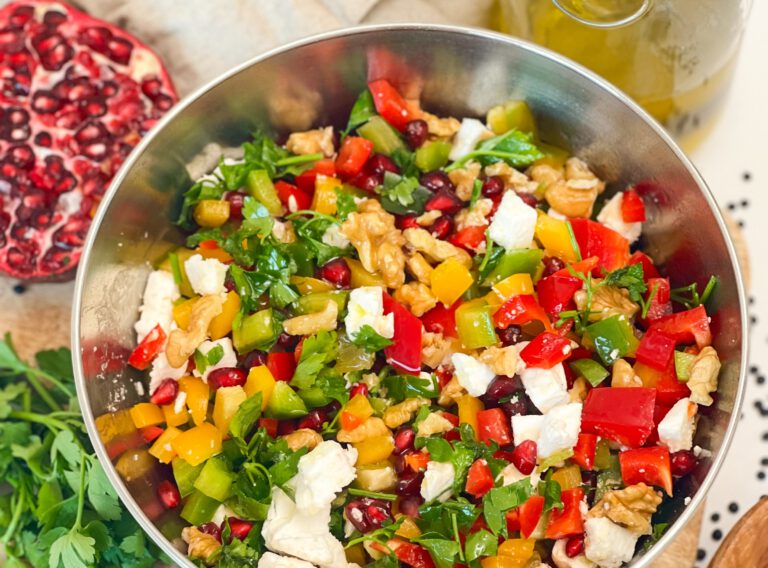 Arabischer Salat mit Granatapfel, schnell und lecker in 10 Minuten.