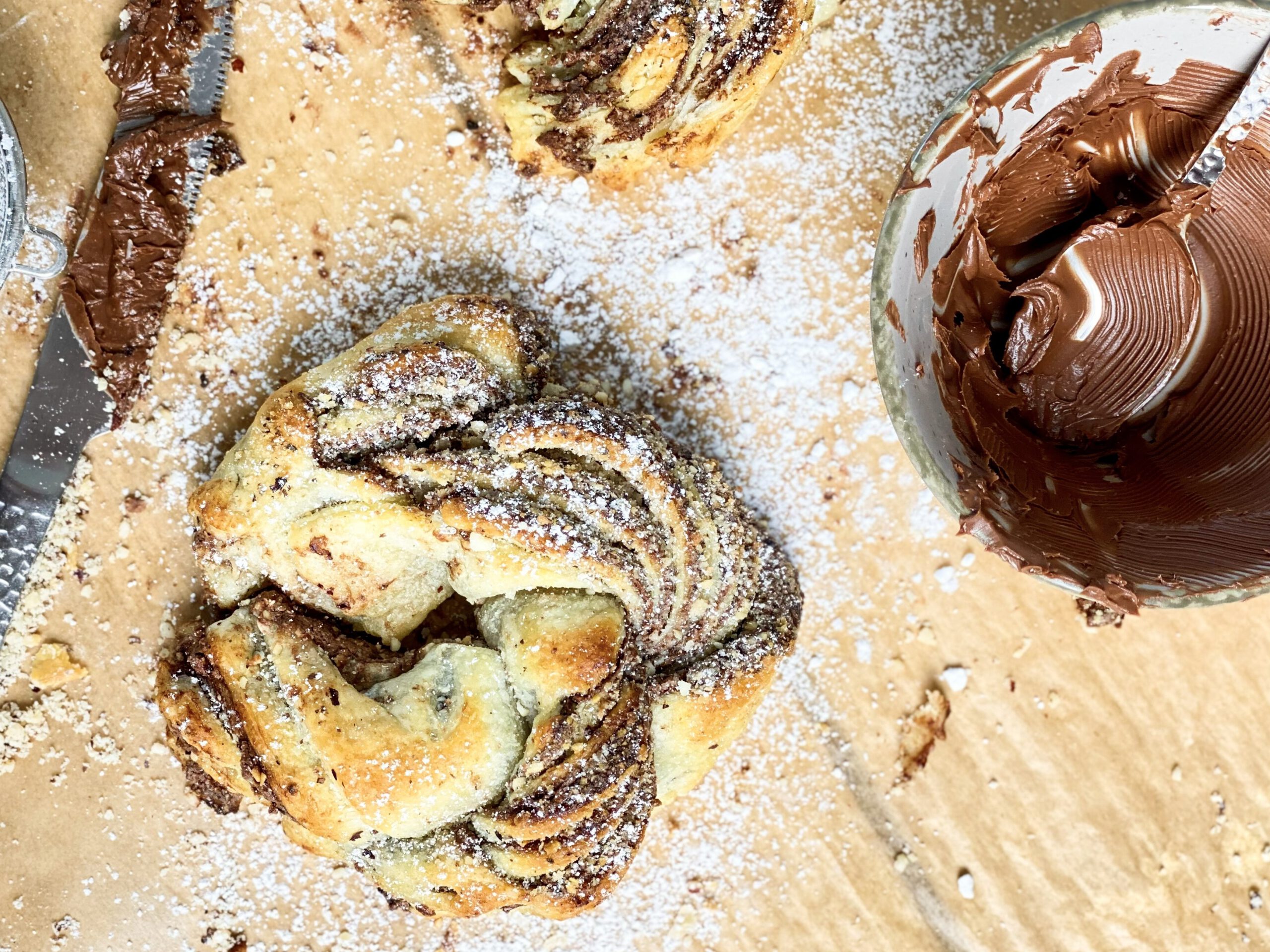 Blätterteig mit Nutella Schnecken, einfaches Rezept in 20 Minuten.