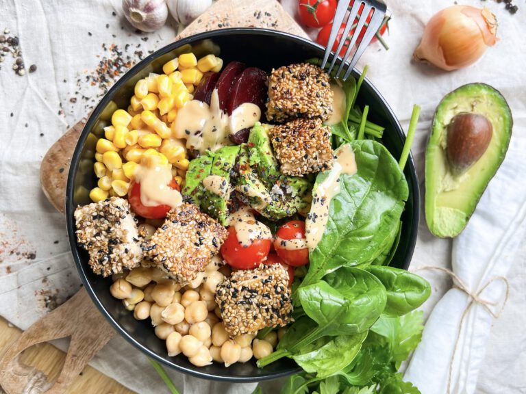 Bowl selber machen mit Tofu in 15 Minuten.