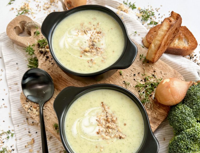 Brokkoli Suppe mit Kartoffeln, schnelles 20-Minuten-Rezept.