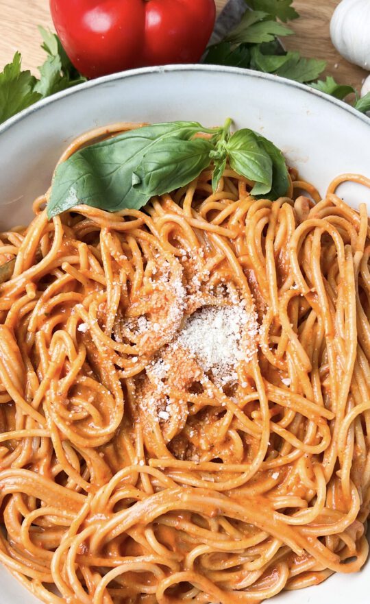 Nudeln mit Paprika Sauce, einfaches Rezept in 30 Minuten.