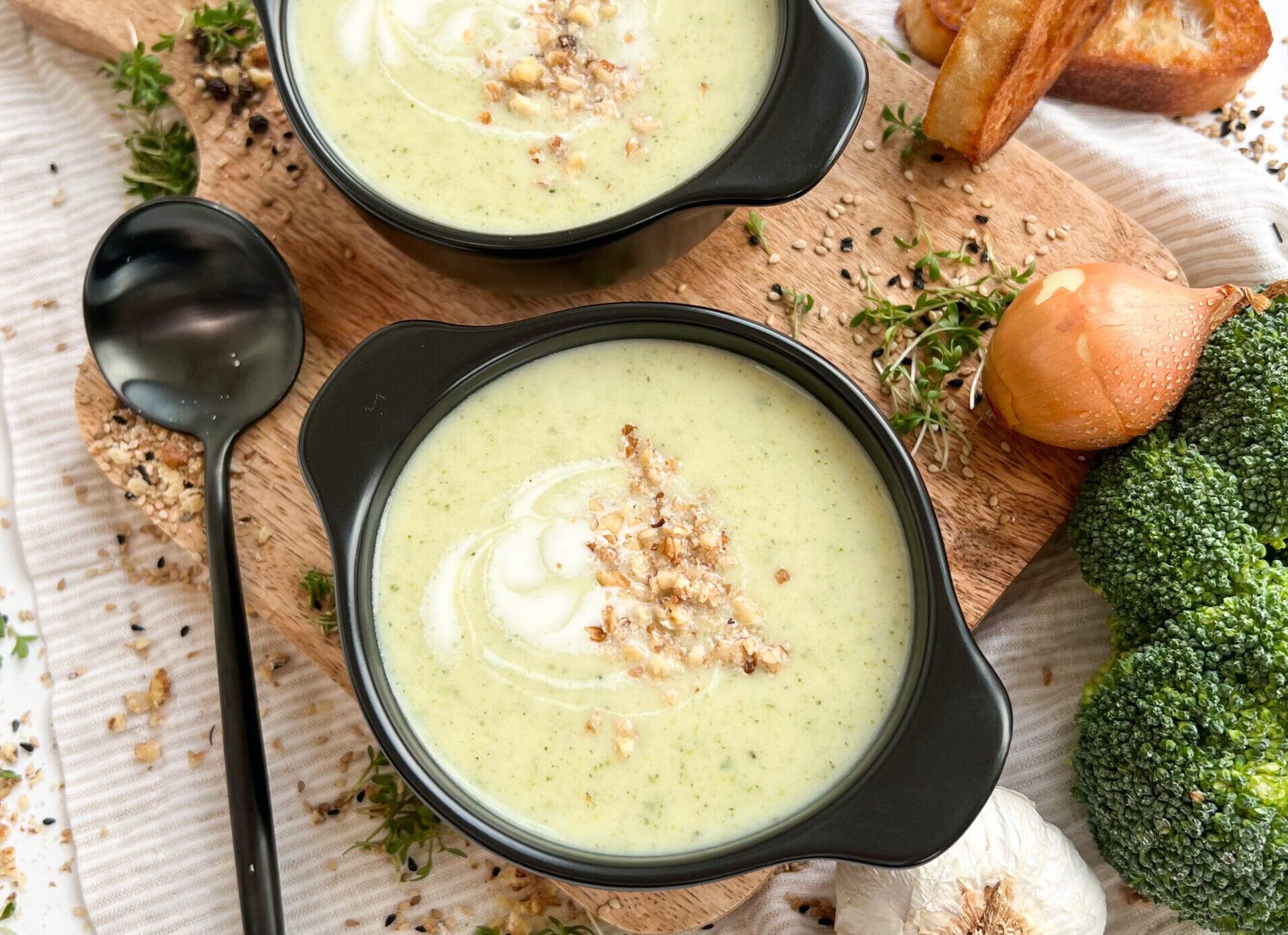 Brokkoli Suppe, einfaches Rezept für eine cremige Suppe.