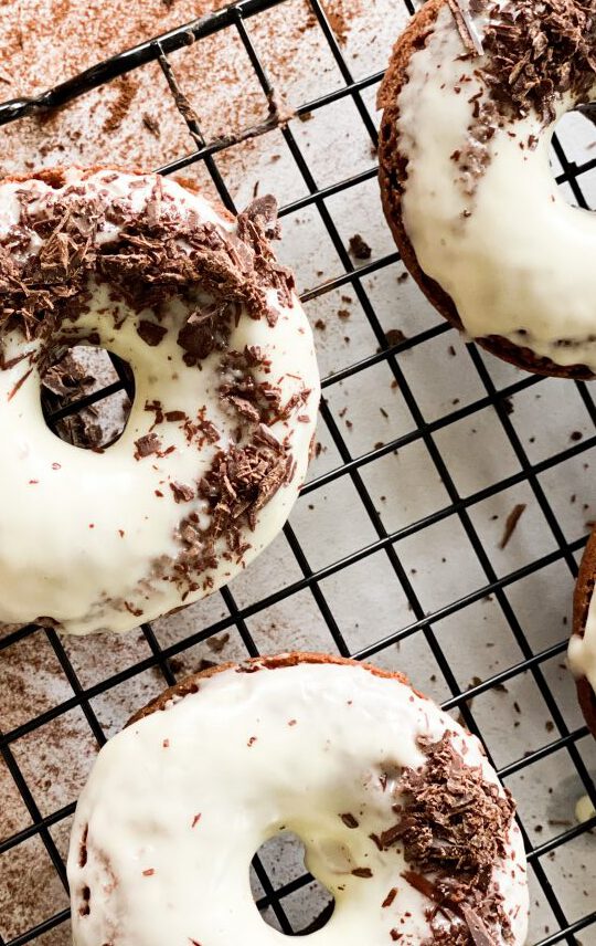 Vegane Donuts, einfaches Rezept für fluffige Donuts aus dem Backofen.