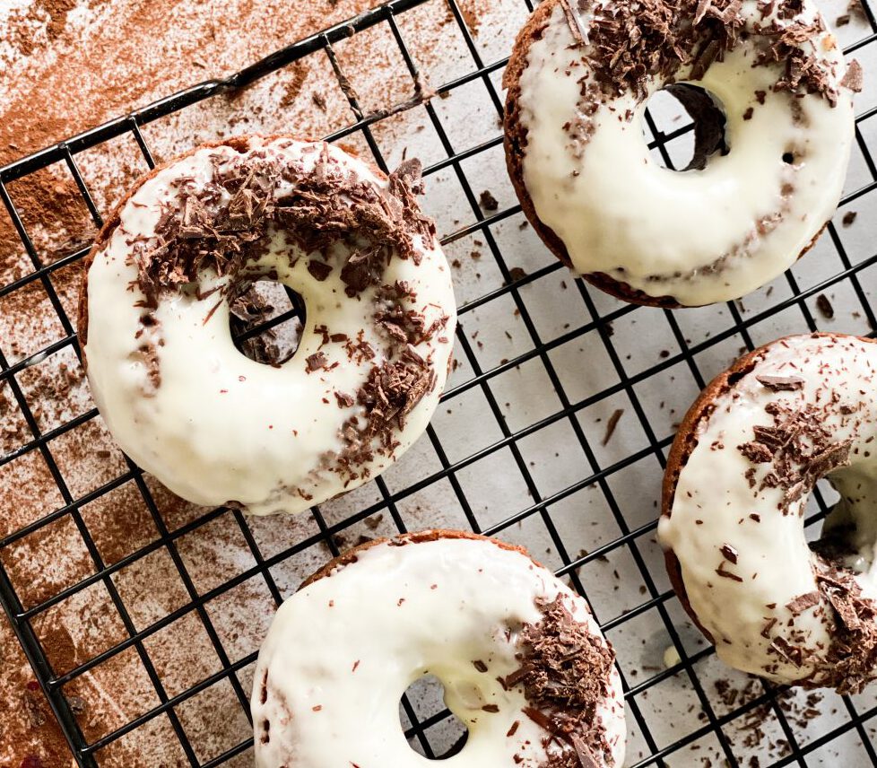 Vegane Donuts, einfaches Rezept für fluffige Donuts aus dem Backofen.