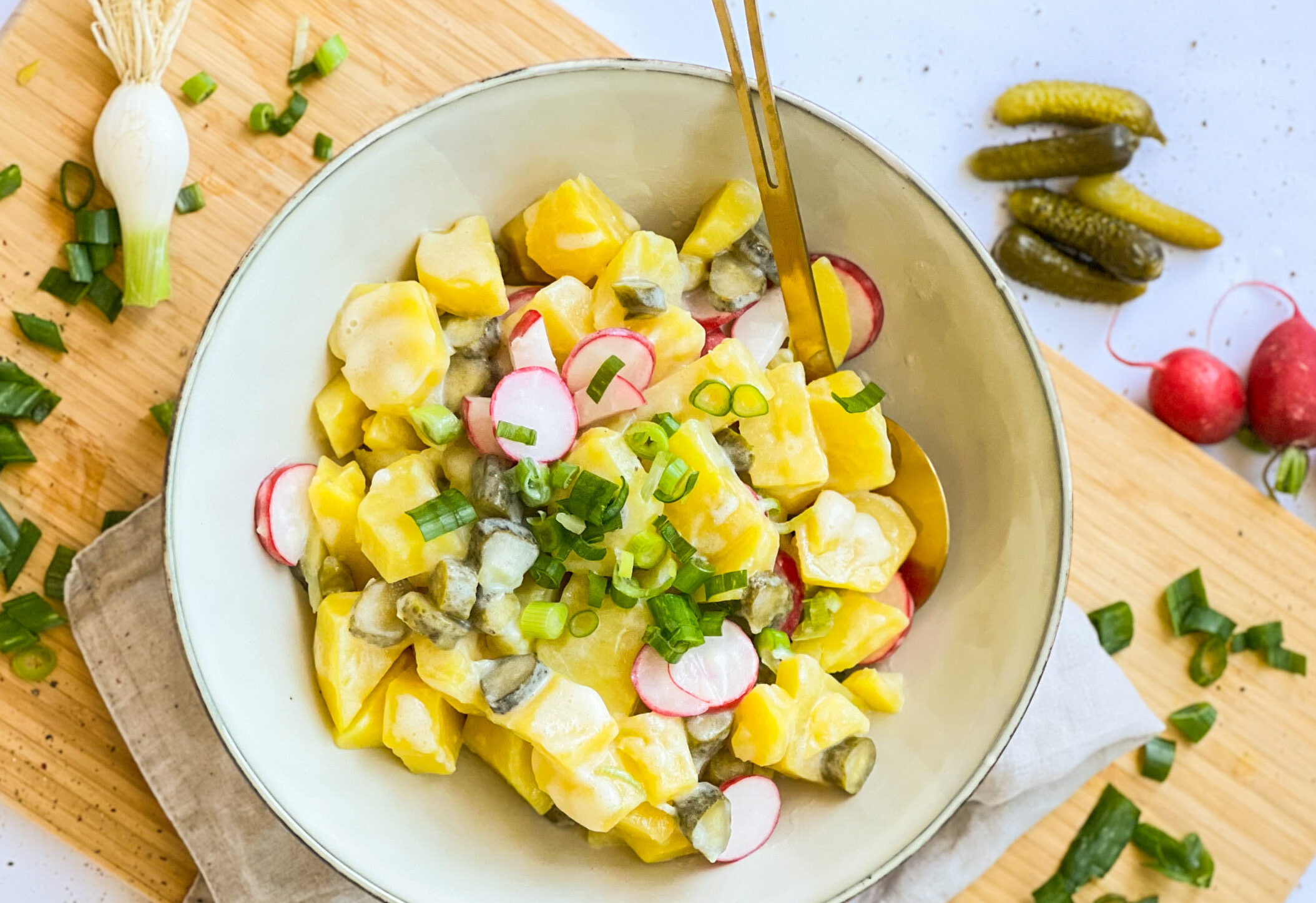 Veganer Kartoffelsalat, lecker und vegan nach einem einfachen Rezept von foodykani.