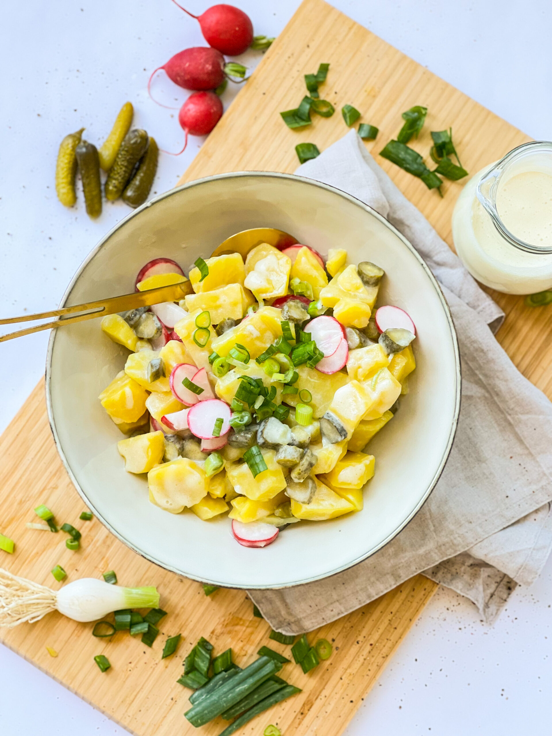 Kartoffelsalat, lecker und vegan nach einem einfachen Rezept von foodykani.