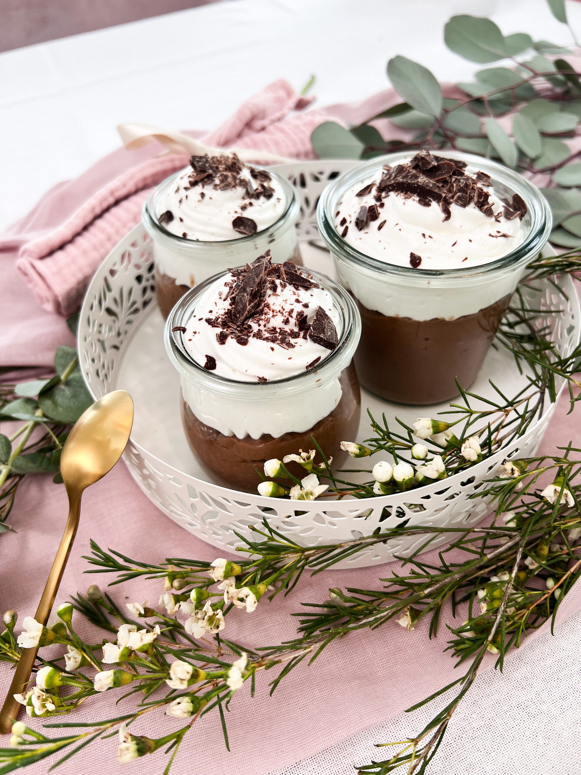 Cremiger Schokoladen-Pudding, einfaches, veganes Rezept von foodykani.
