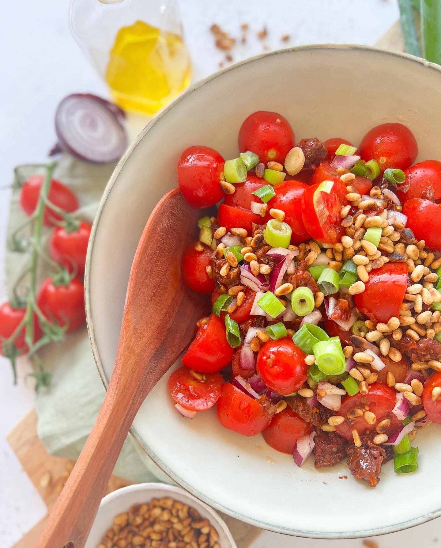 Schneller Tomaten-Salat, einfach, lecker, vegan nach einem Rezept von foodykani.