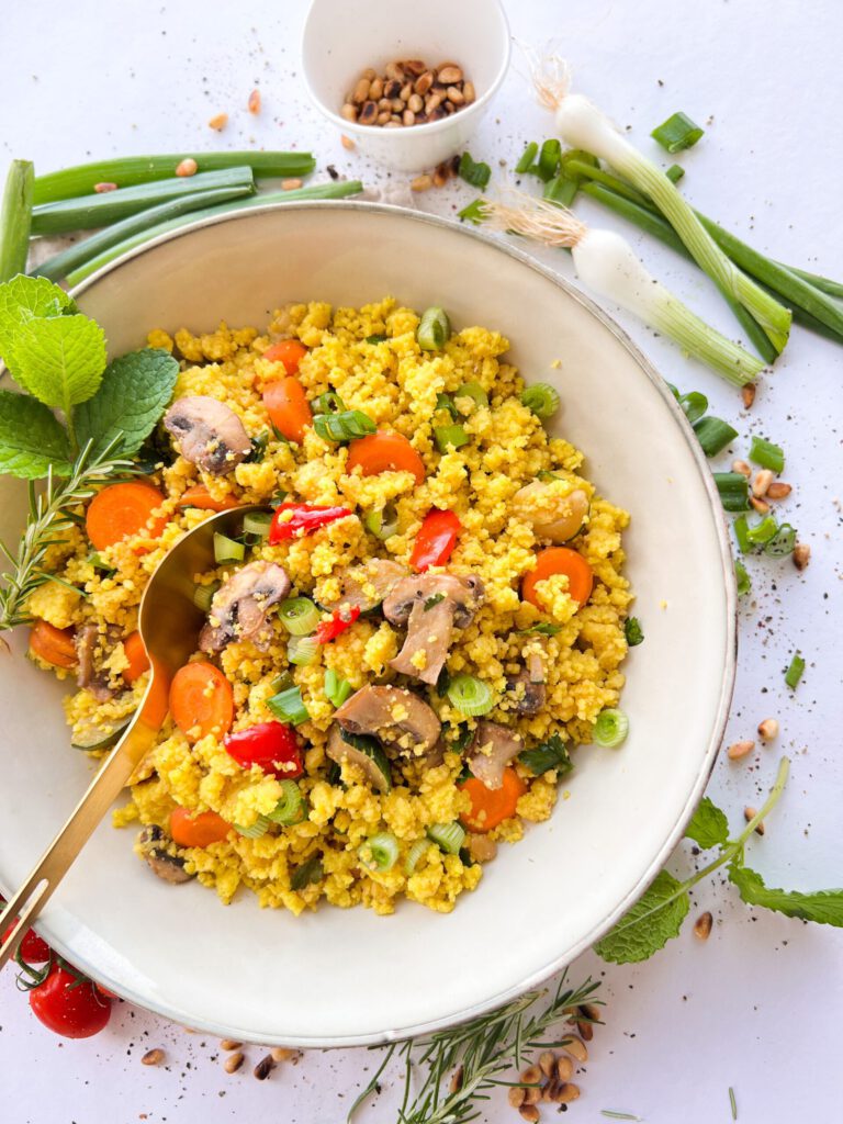 Curry-Couscous-Salat, einfach, vegan und lecker nach einem Rezept von foodykani.
