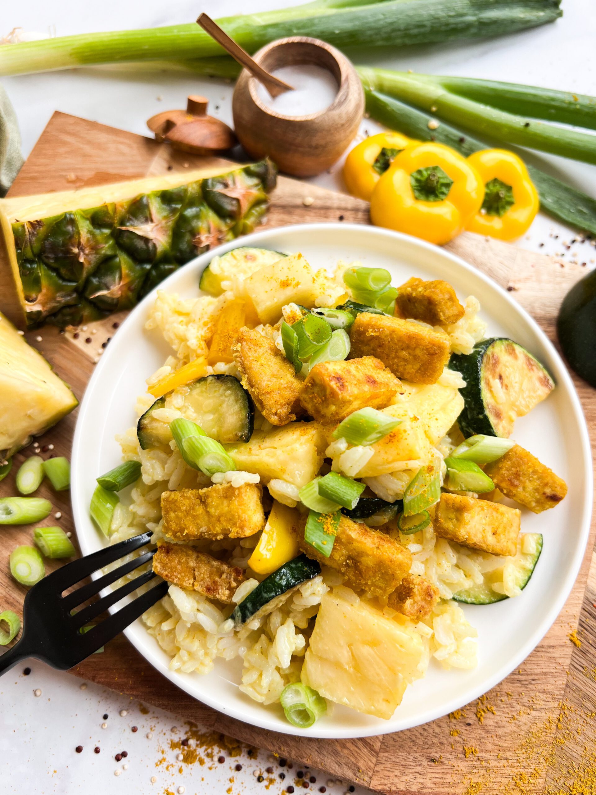 Sommerlicher Reis-Salat schnell, einfach und vegan nach einem Rezept von Foodykani.