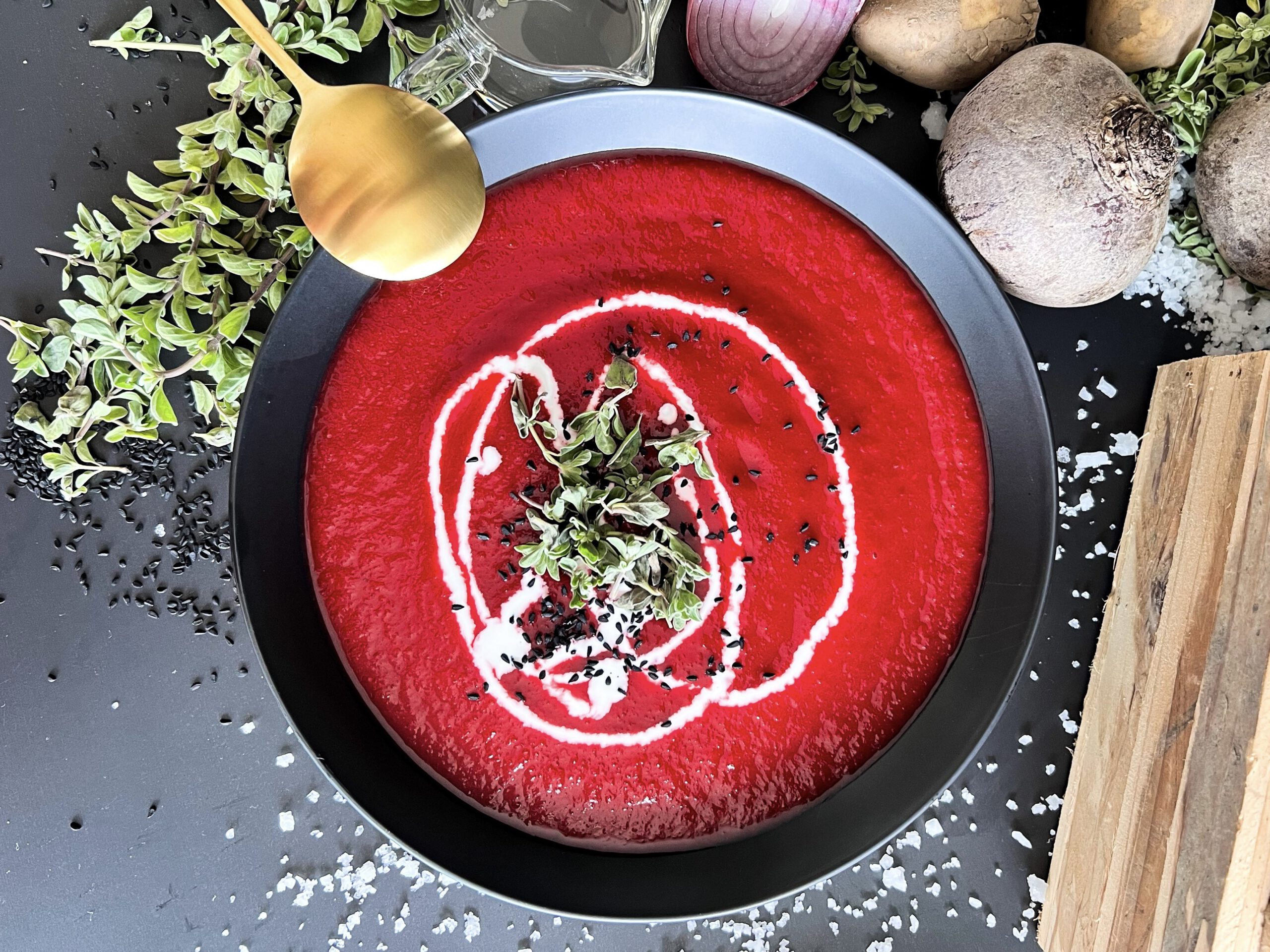 Einfache Rote Bete Suppe, schnelles Rezept in 30 Minuten.