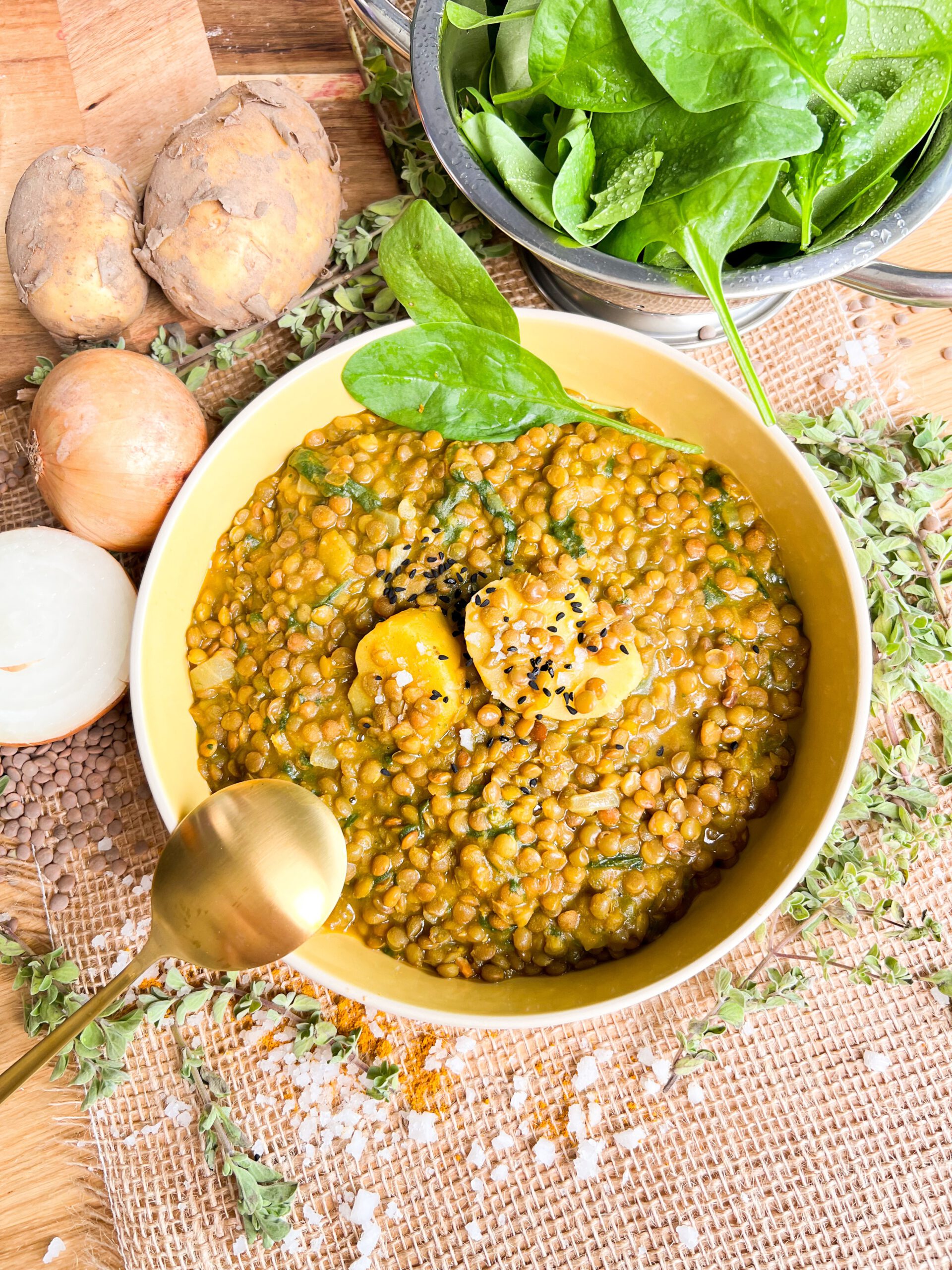 Curry-Linsen-Eintopf, einfach, lecker und vegan nach einem Rezept von Foodykani.