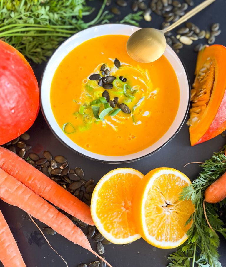Schnelle Kürbis-Orangen-Suppe, einfach, lecker und vegan.
