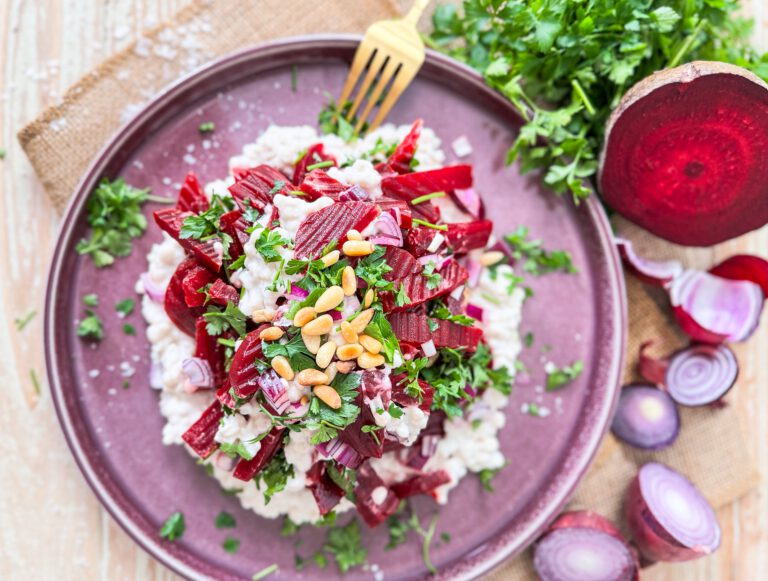 Rote Bete Salat nach Omas Art, einfaches 10-Minuten-Rezept.