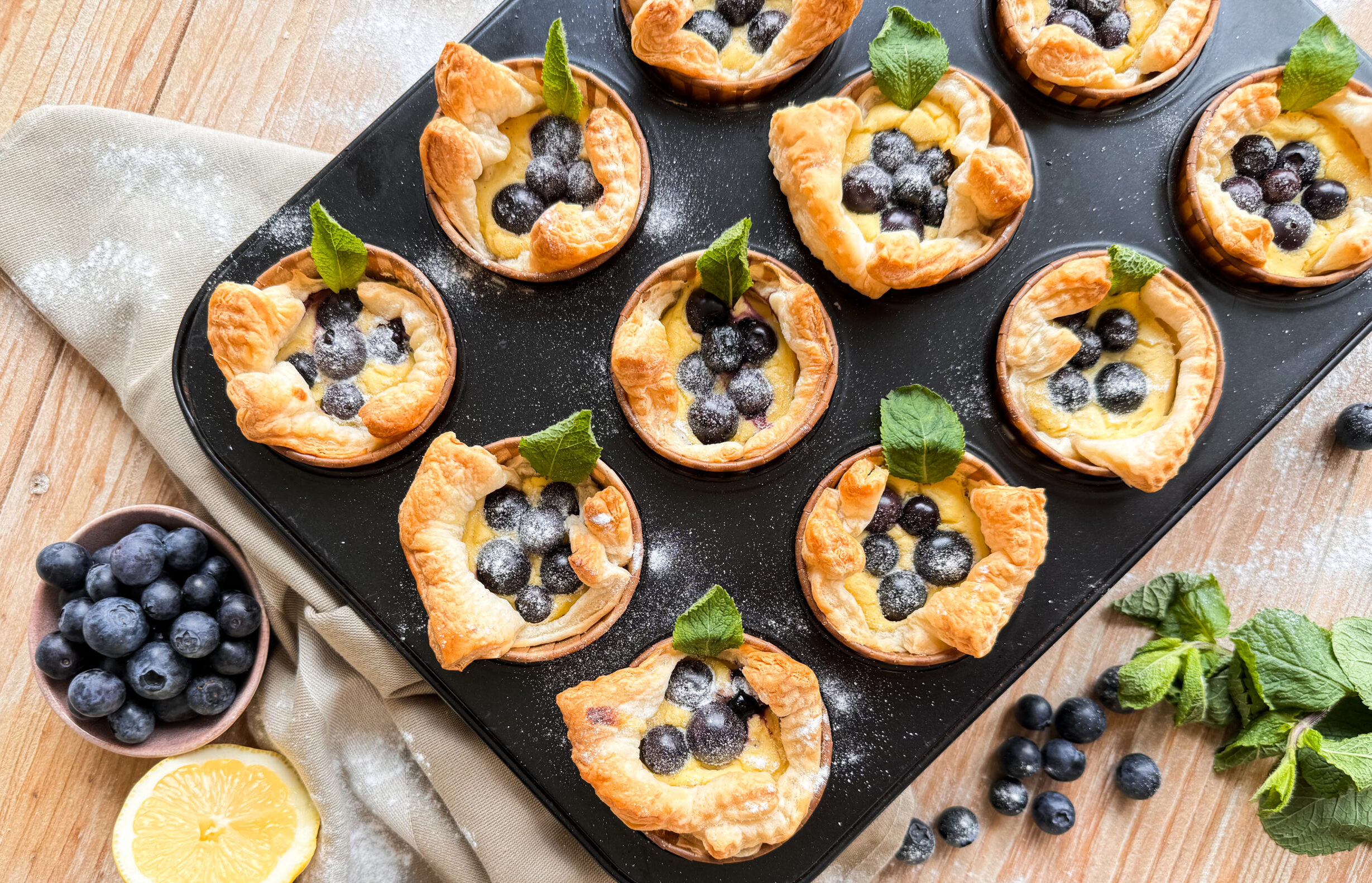 Blaubeer-Cheesecake-Muffins, vegan, einfach und lecker nach einem schnellen Rezept von Foodykani.