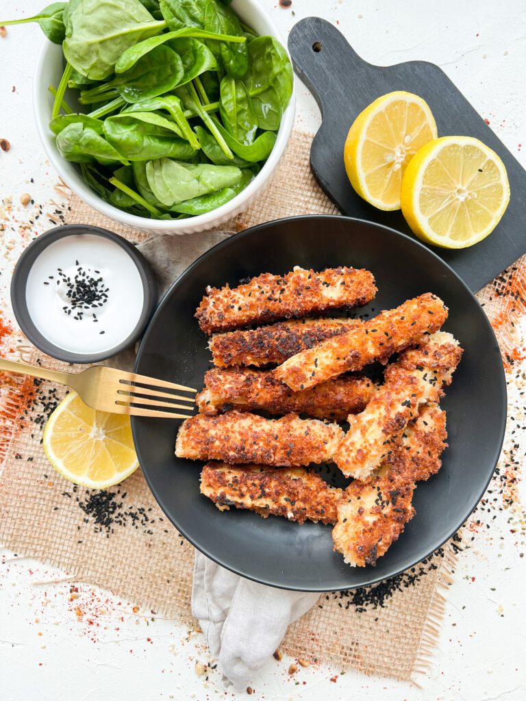 Crispy Tofu-Sticks, vegan und einfach nach einem Rezept von Foodykani.