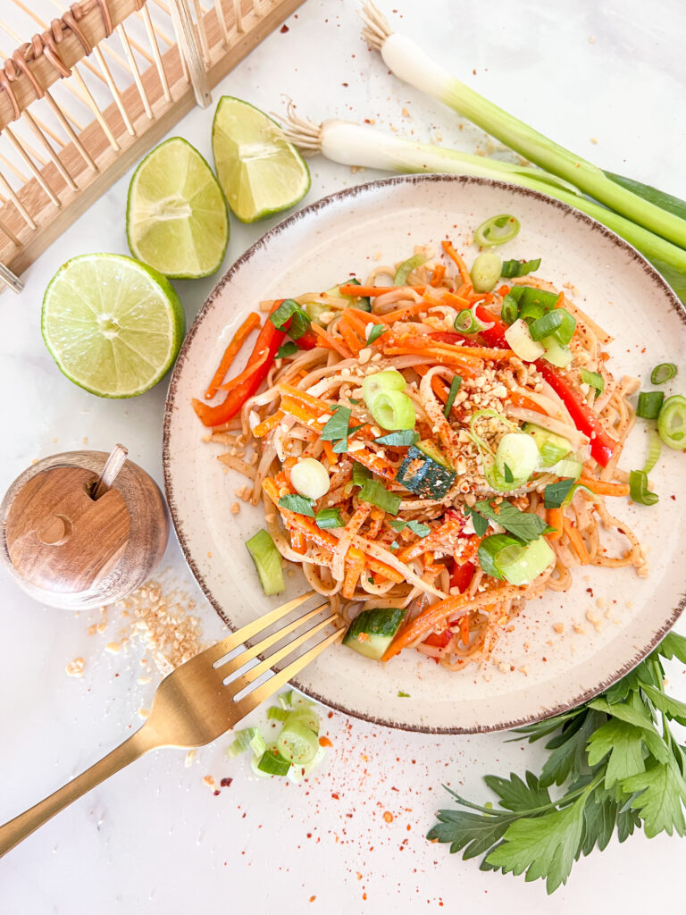 Reisnudelsalat, vegan und einfach. Schnelles Rezept von Foodykani, innerhalb von 20 Minuten zubereitet.