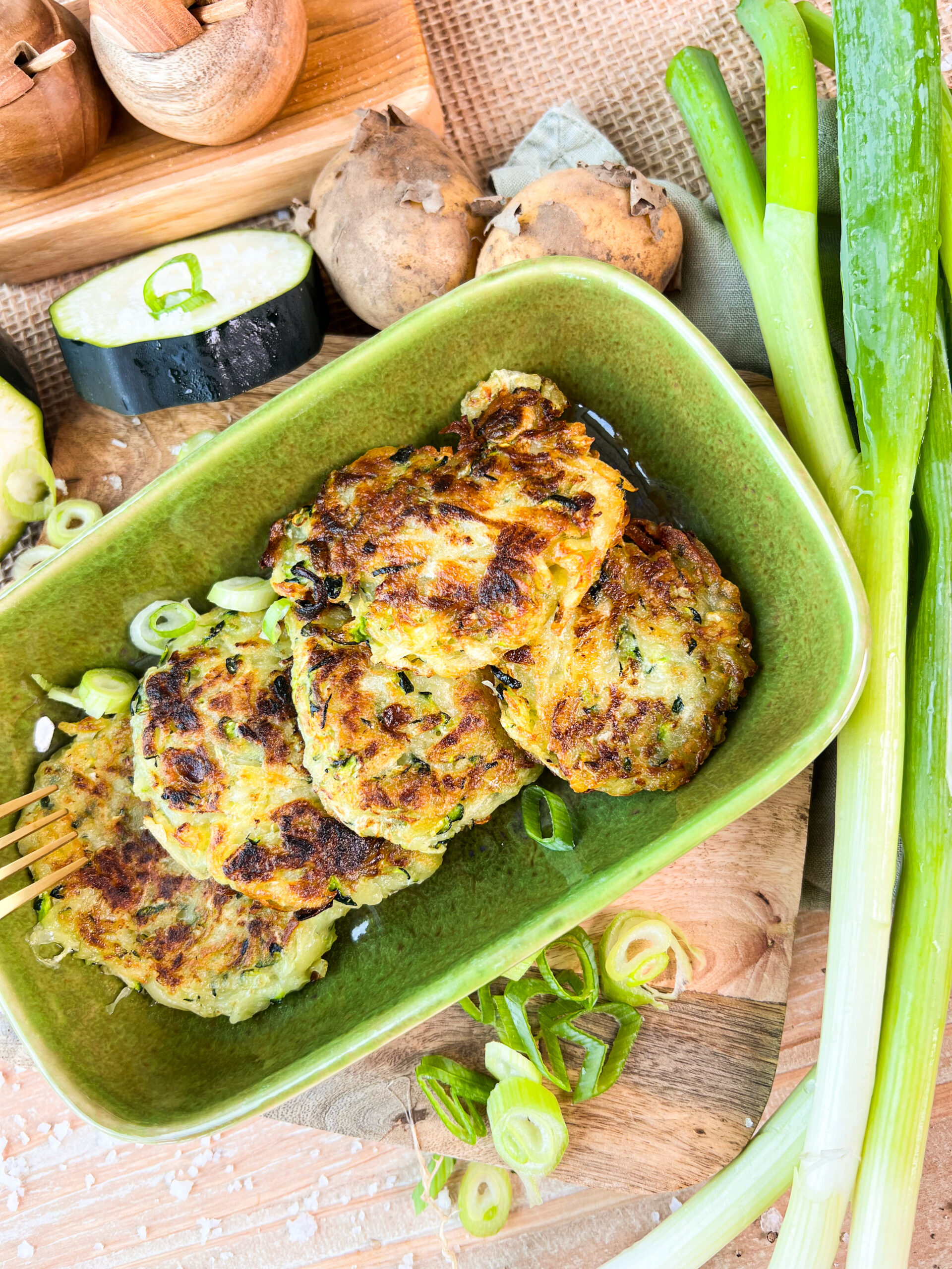 Zucchini-Kartoffel-Bratlinge, schnell und vegan. Einfaches Rezept von Foodykani.