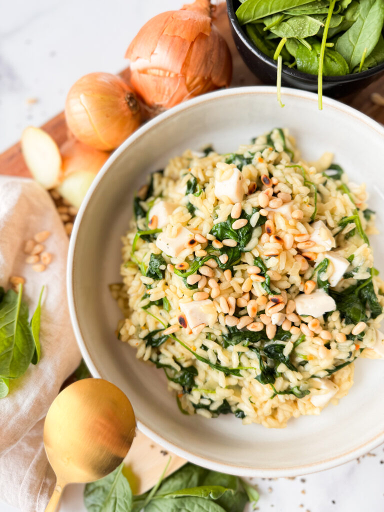 Veganer Foodblog mit einfachen veganen Rezepten. Schnelles Spinat-Risotto nach einem einfachen Rezept von Foodykani.