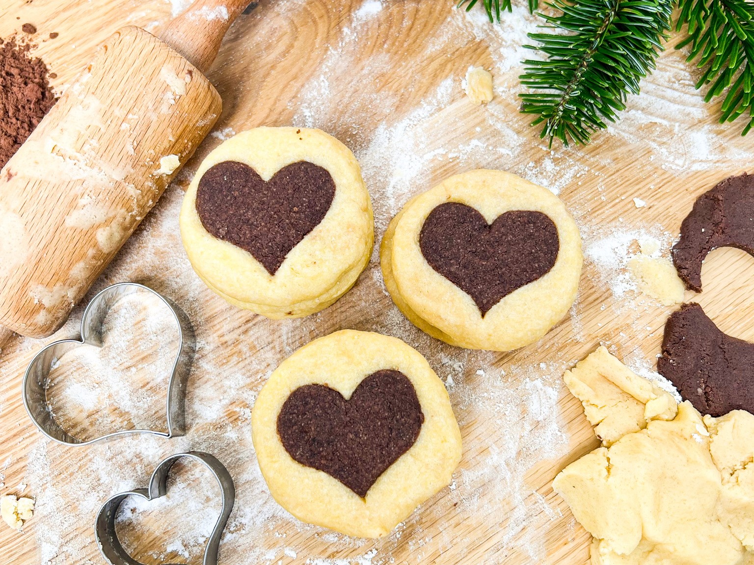 Schwarz weiß Gebäck einfach backen in vegan, der Teig ist sehr schnell zubereitet und die Plätzchen lassen sich auch gut verschenken. Einfaches veganes Plätzchen rezept von der veganen Foodbloggerin Foodykani.