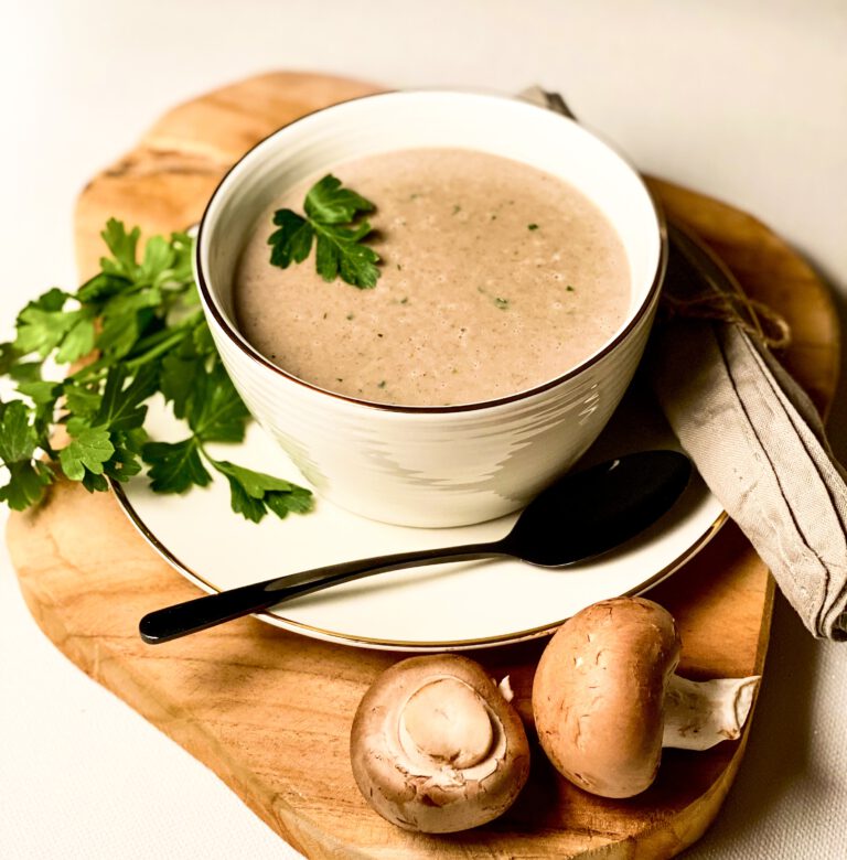 Champignonsuppe - einfaches Rezept für eine cremige Suppe - rein pflanzlich.