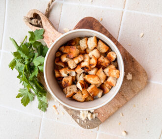 Croutons selber machen - einfaches Grundrezept in 5 Minuten.