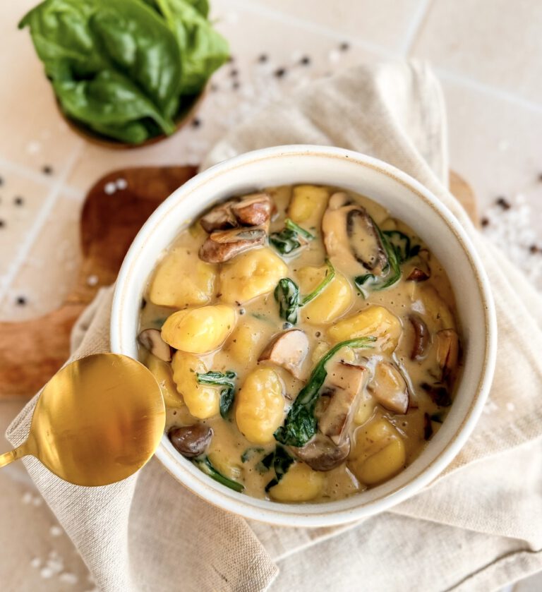 Gnocchi-Gemüse-Pfanne, einfaches Blitzrezept in 15 Minuten mit frischen braunen Champignons und Baby-Spinat, vegan und einfach!