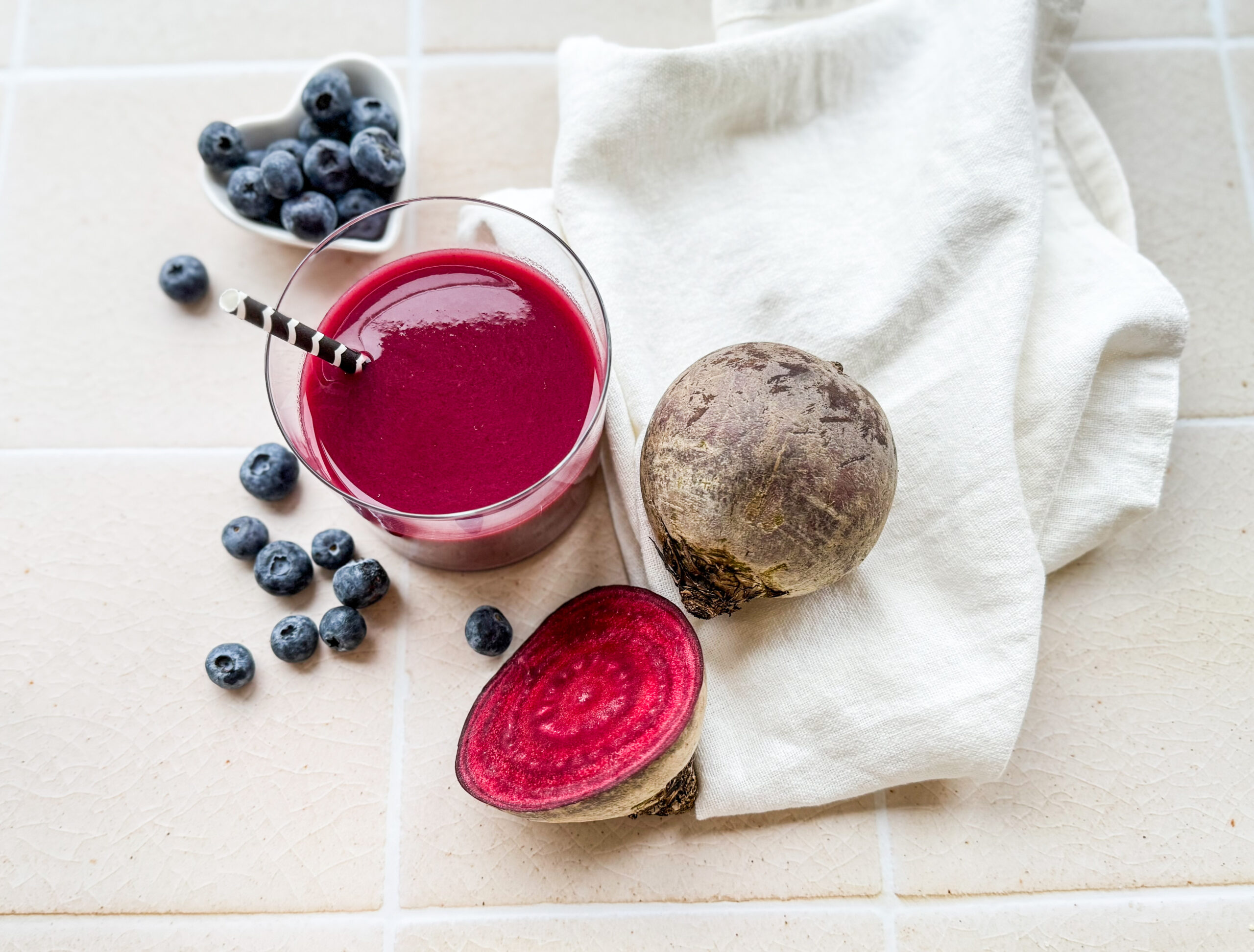 Rote Bete Smoothie, einfaches Rezept in 5 Minuten.