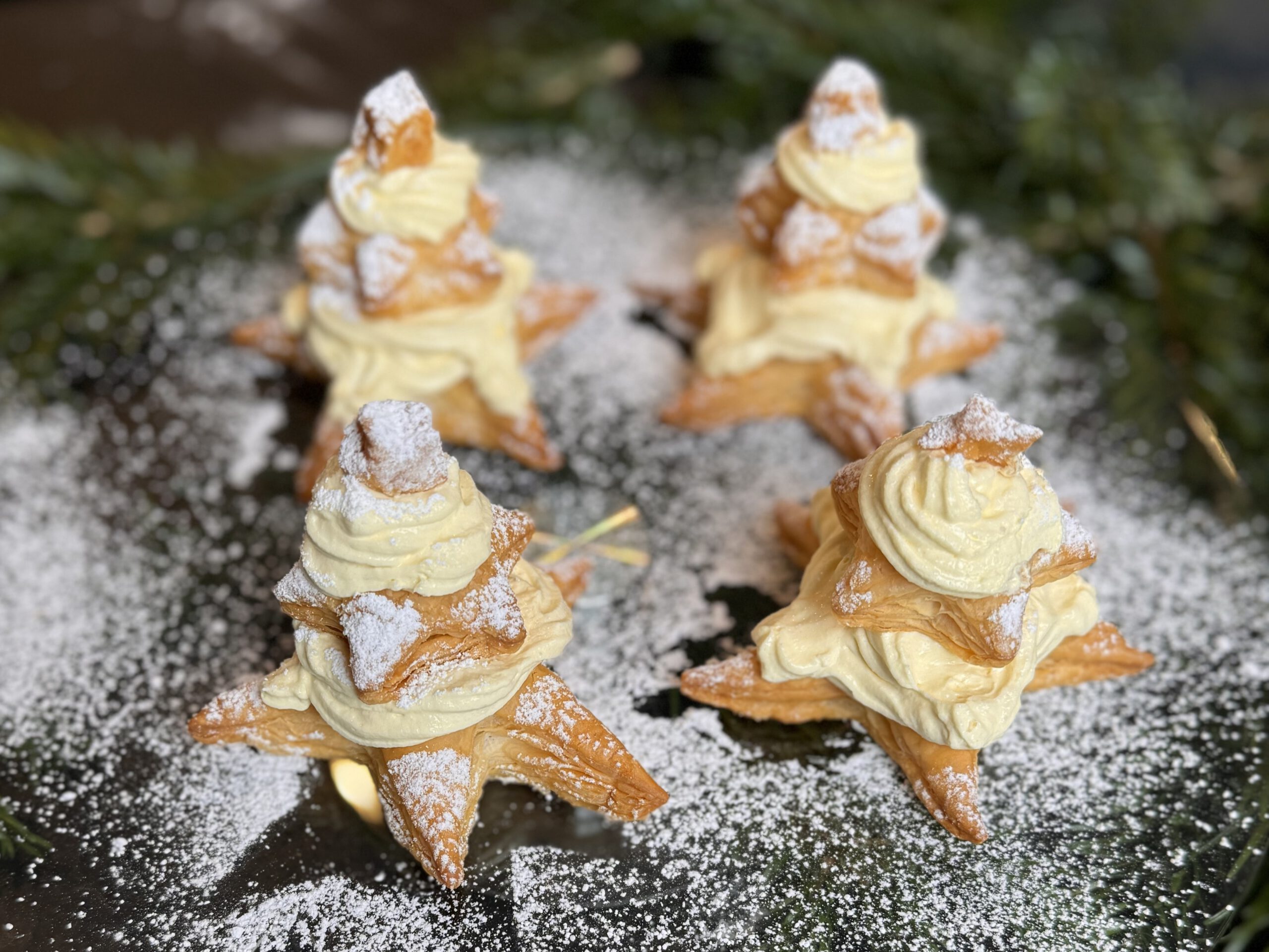 Weihnachtsdessert mit Blätterteig, einfaches Rezept in 20 Minuten.