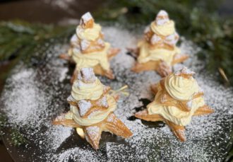 Weihnachtsdessert - einfach und festlich und vegan nach einem Rezept von Foodykani in 20 Minuten fertig.