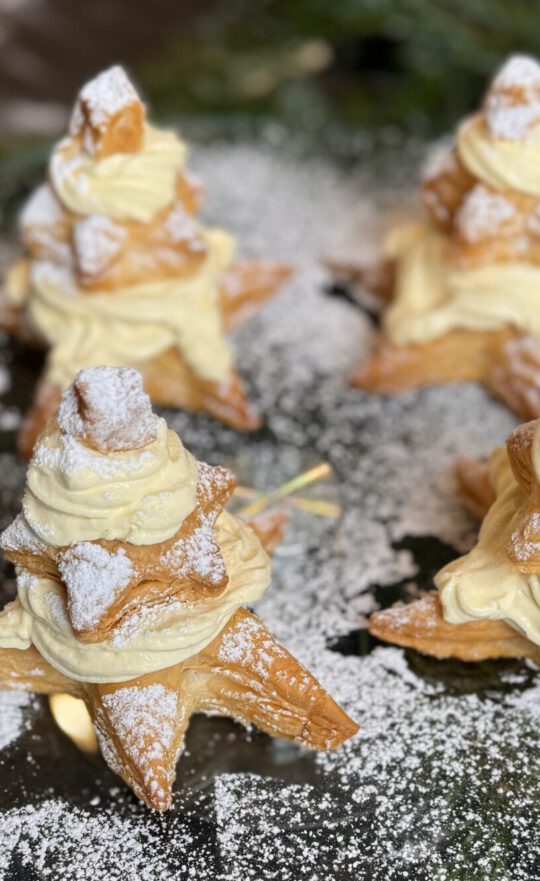 Weihnachtsdessert - einfach und festlich und vegan nach einem Rezept von Foodykani in 20 Minuten fertig.