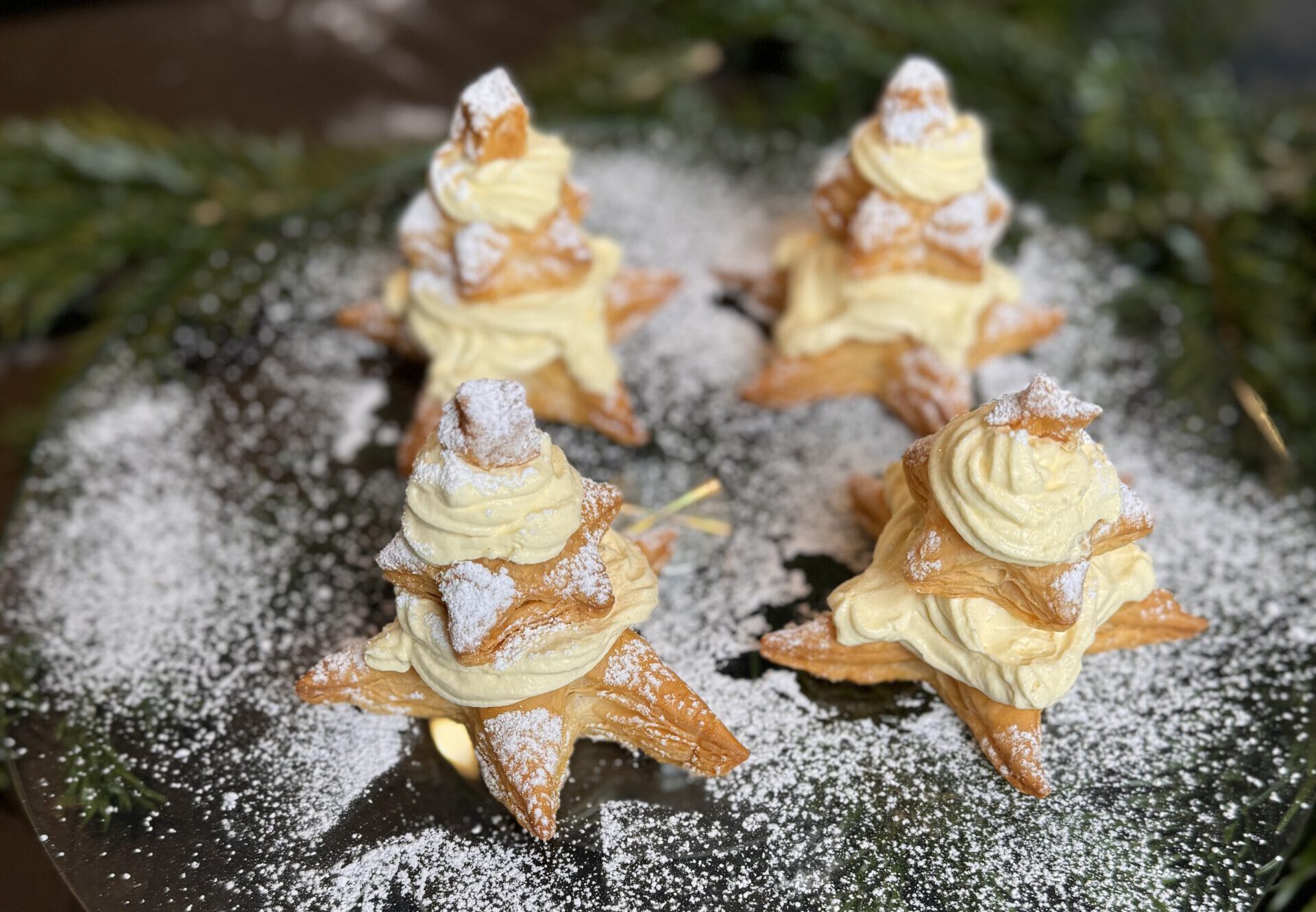 Weihnachtsdessert - einfach und festlich und vegan nach einem Rezept von Foodykani in 20 Minuten fertig.