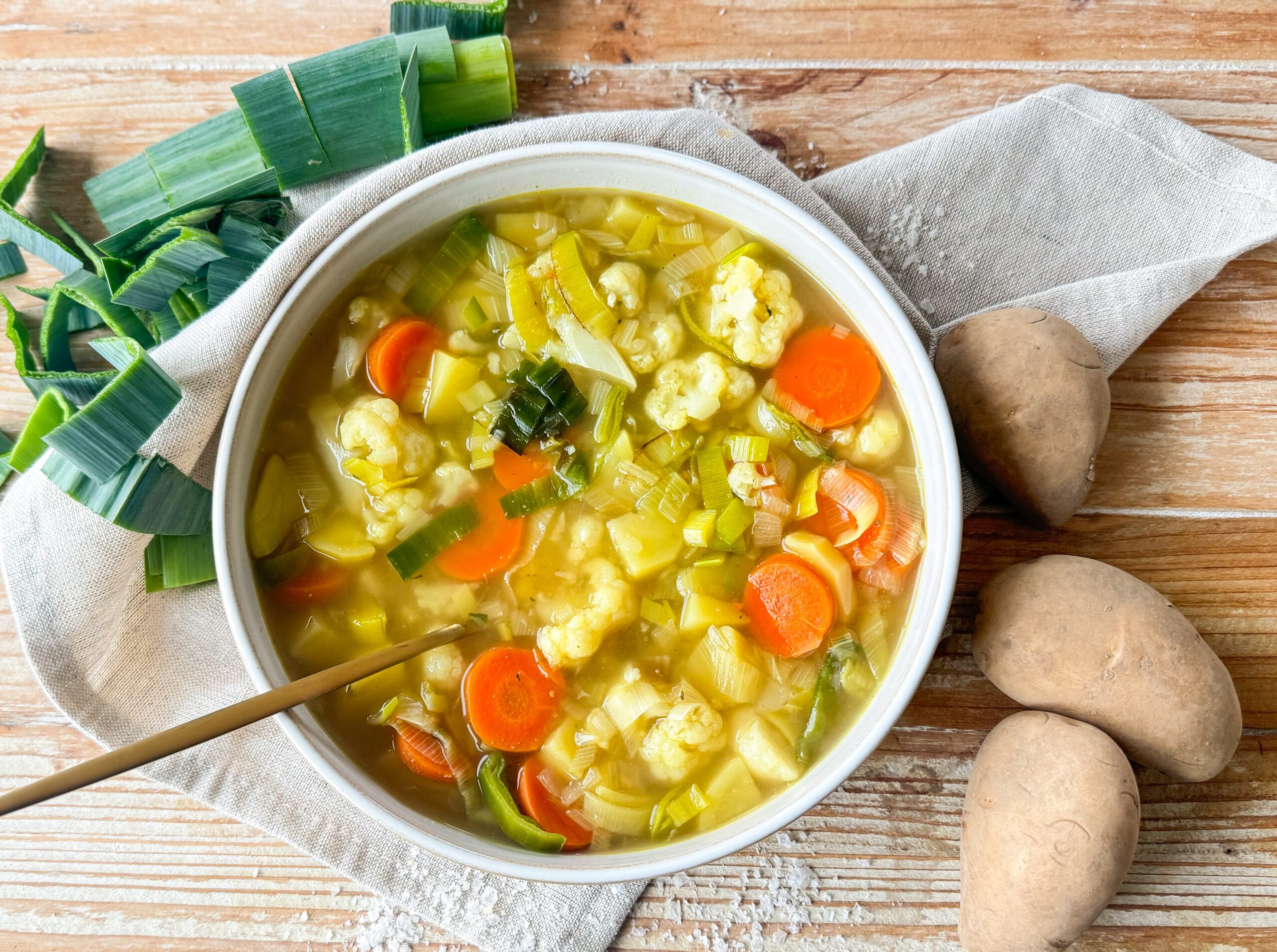 Einfache Gemüsesuppe Rezept, lecker und schnell in 20 Minuten.