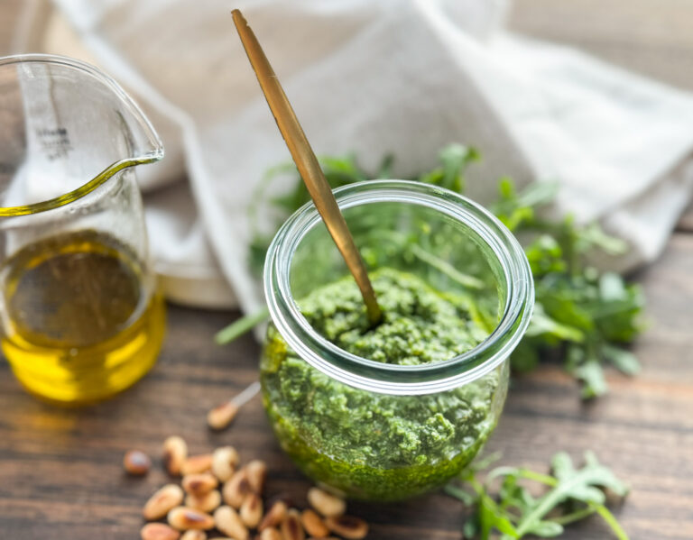 Rucola Pesto Rezept, einfaches 5 Minuten Rezept!