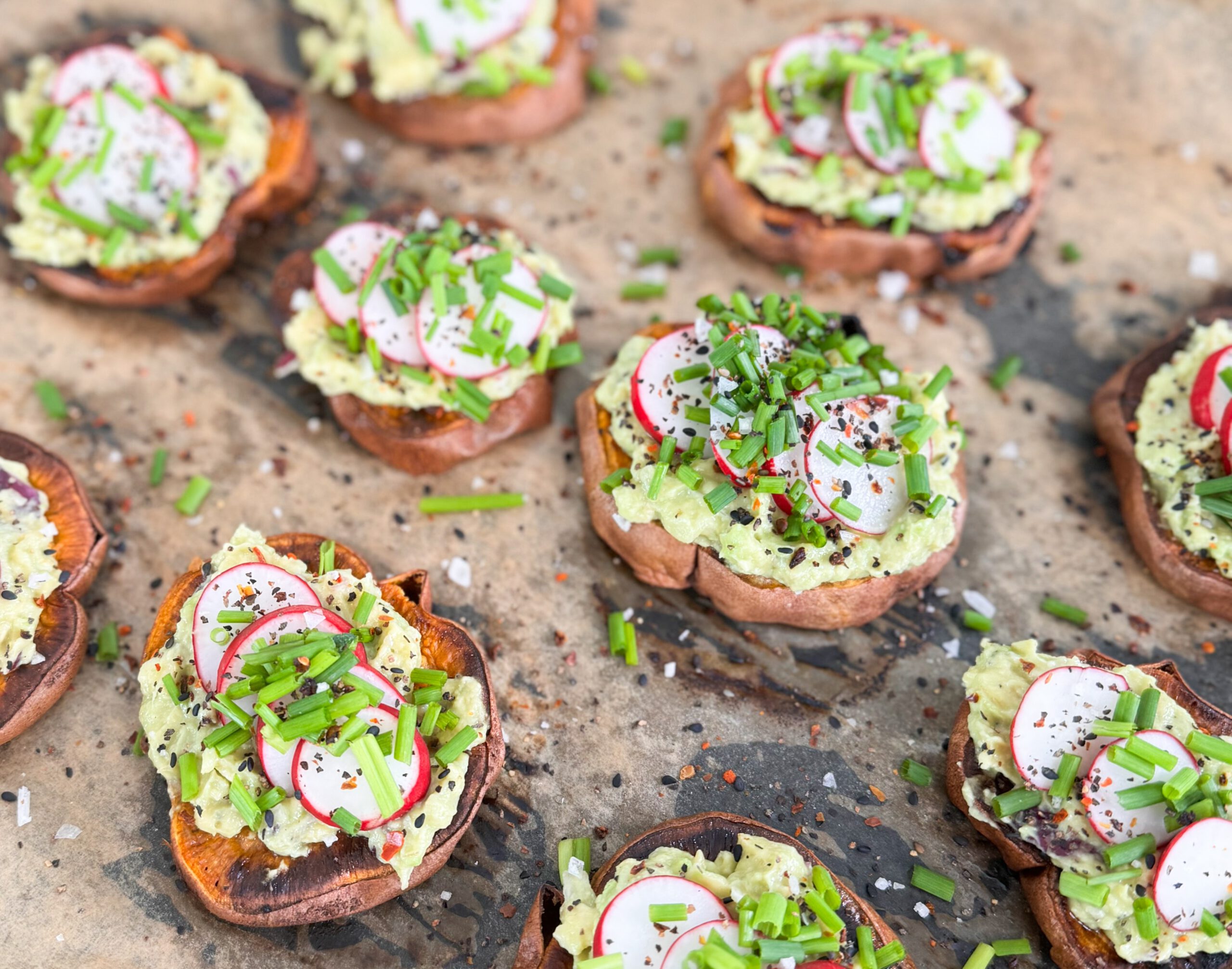 Süßkartoffelscheiben Backofen Rezept, schneller Snack in 25 Minuten.