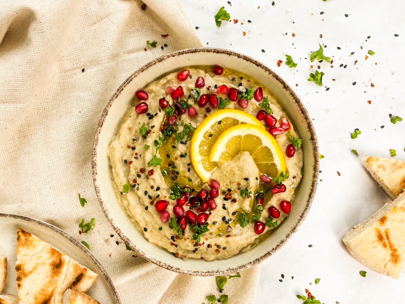 Baba Ganoush selber machen mit Aubergine aus dem Backofen und Knoblauch. Einfaches Rezept in 45 Minuten.