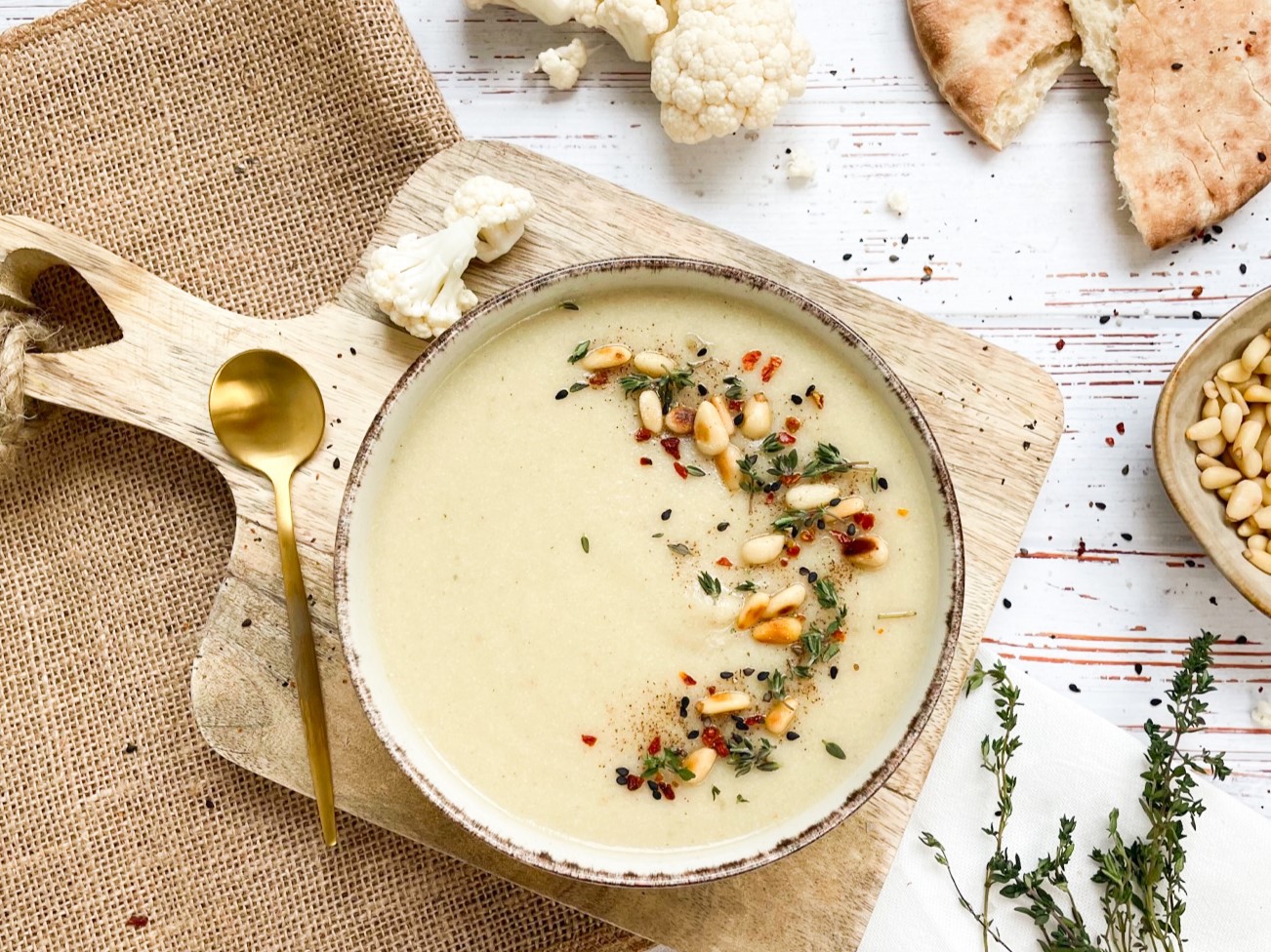 Blumenkohlsuppe Rezept einfach mit Blumenkohl, Kartoffel und Knoblauch. Einfaches Rezept in 30 Minuten!