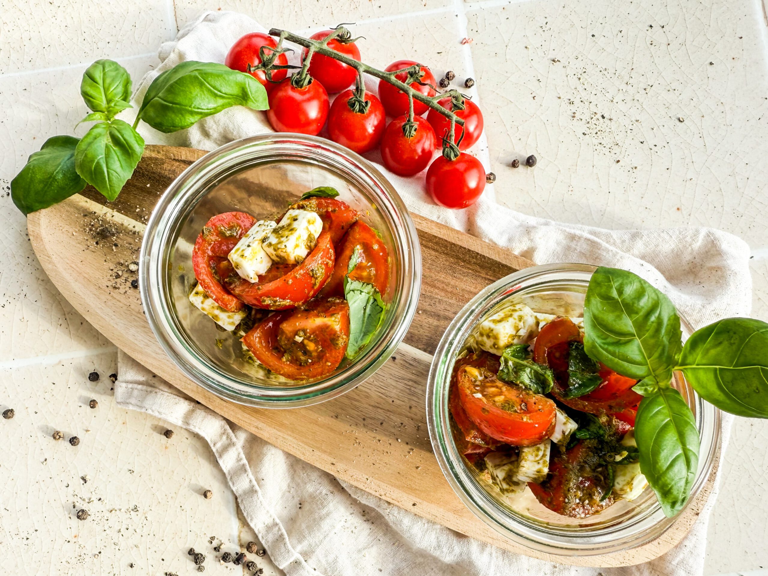 Rezept Tomatensalat mit Feta, schnelles Rezept in 5 Minuten.