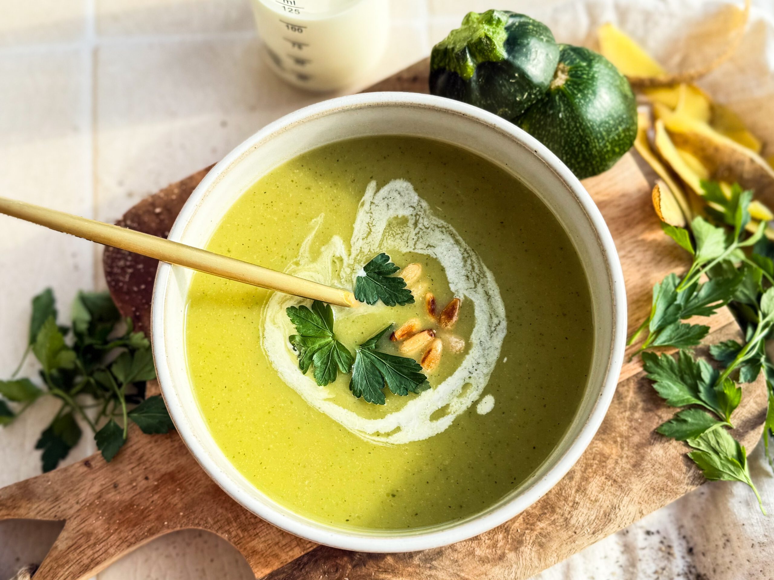 Schnelle Zucchini Suppe, einfaches Rezept in 20 Minuten.