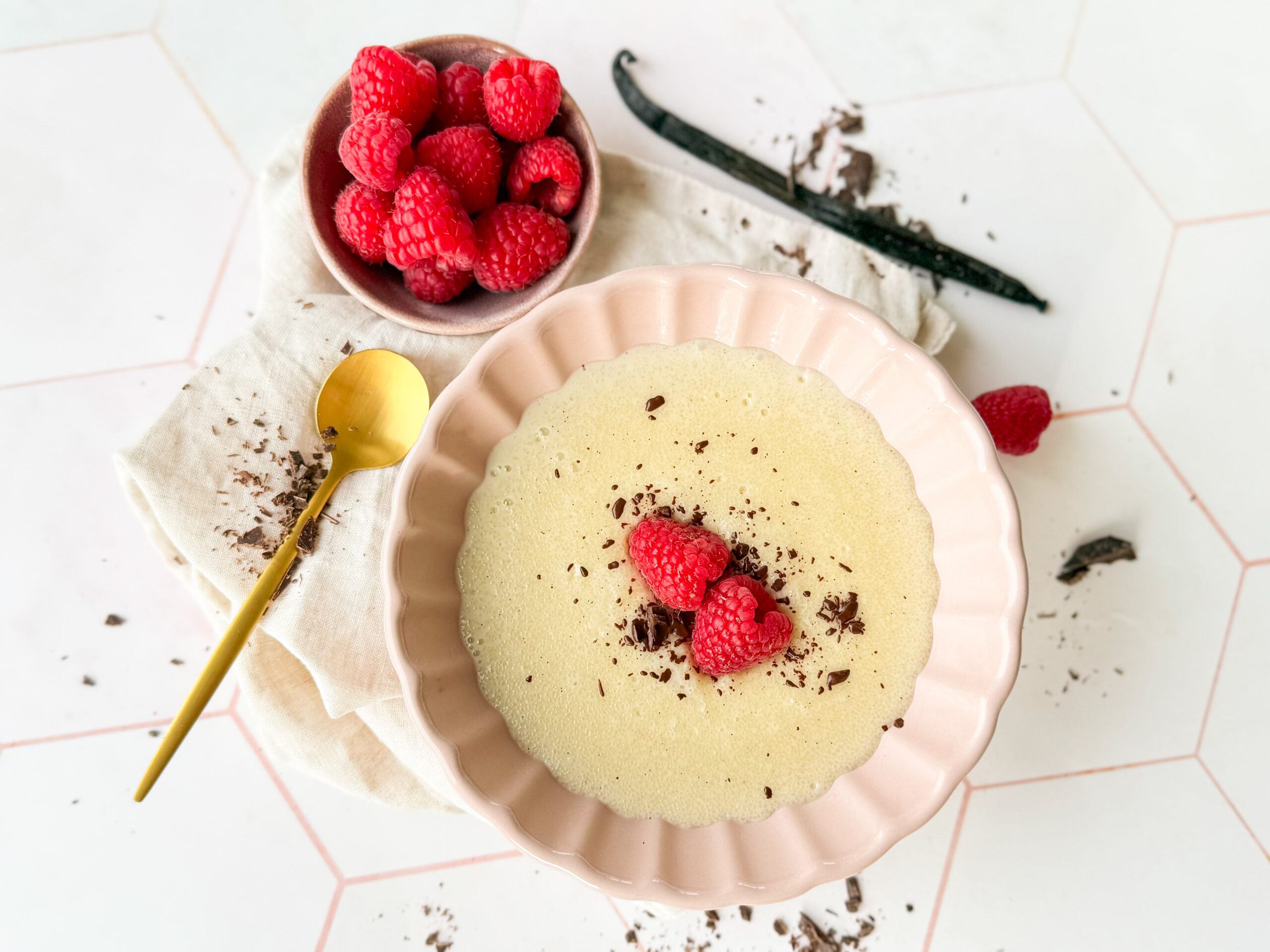 Vanille Grießpudding selber machen mit Hafermilch, Grieß und frischer Vanilleschote. Einfaches Rezept in 10 Minuten!