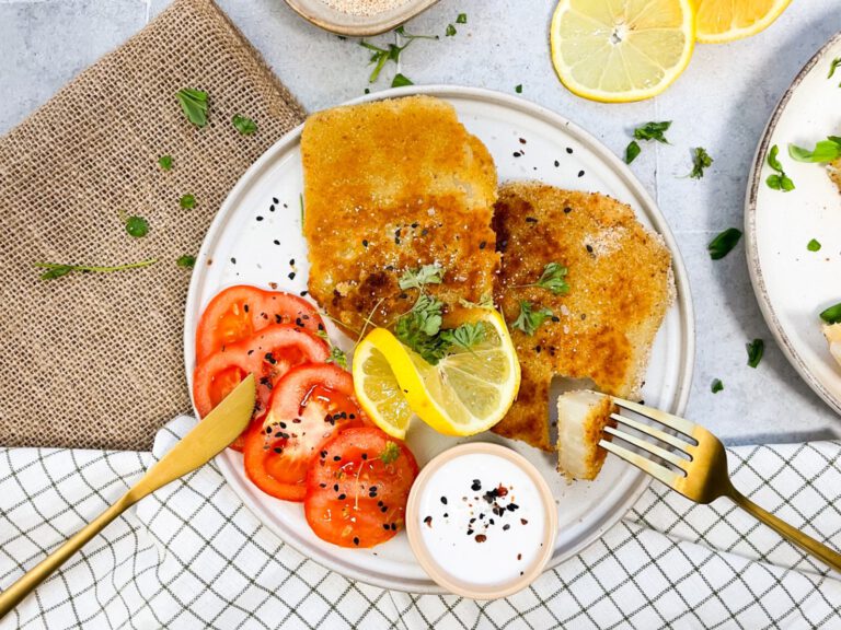 Panierte Sellerieschnitzel Rezept ohne Ei und mit Mehl und Sojamilch. Einfach und lecker in 15 Minuten!